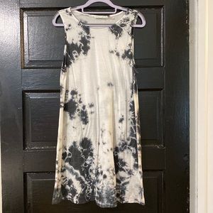 Alice and Olivia black and white dress size M